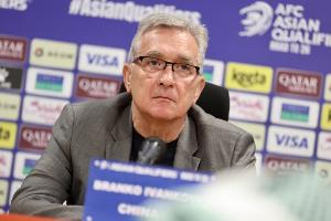 孙继海谈国足：中场菱形站位值得商榷，不太适合国脚发挥出水平